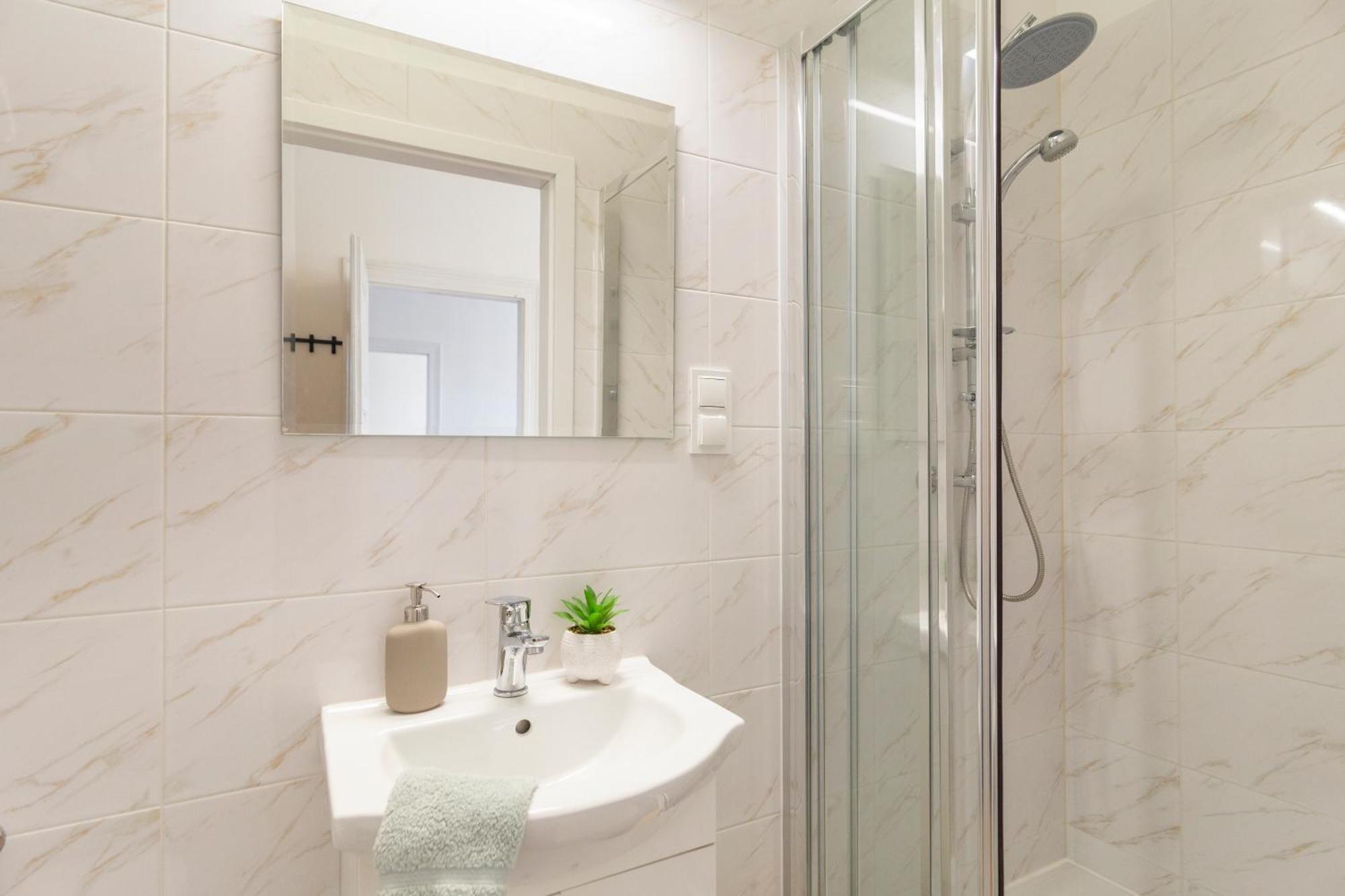 Apartment Alma In Cracow! 2 By The Gate To Old Town Krakow