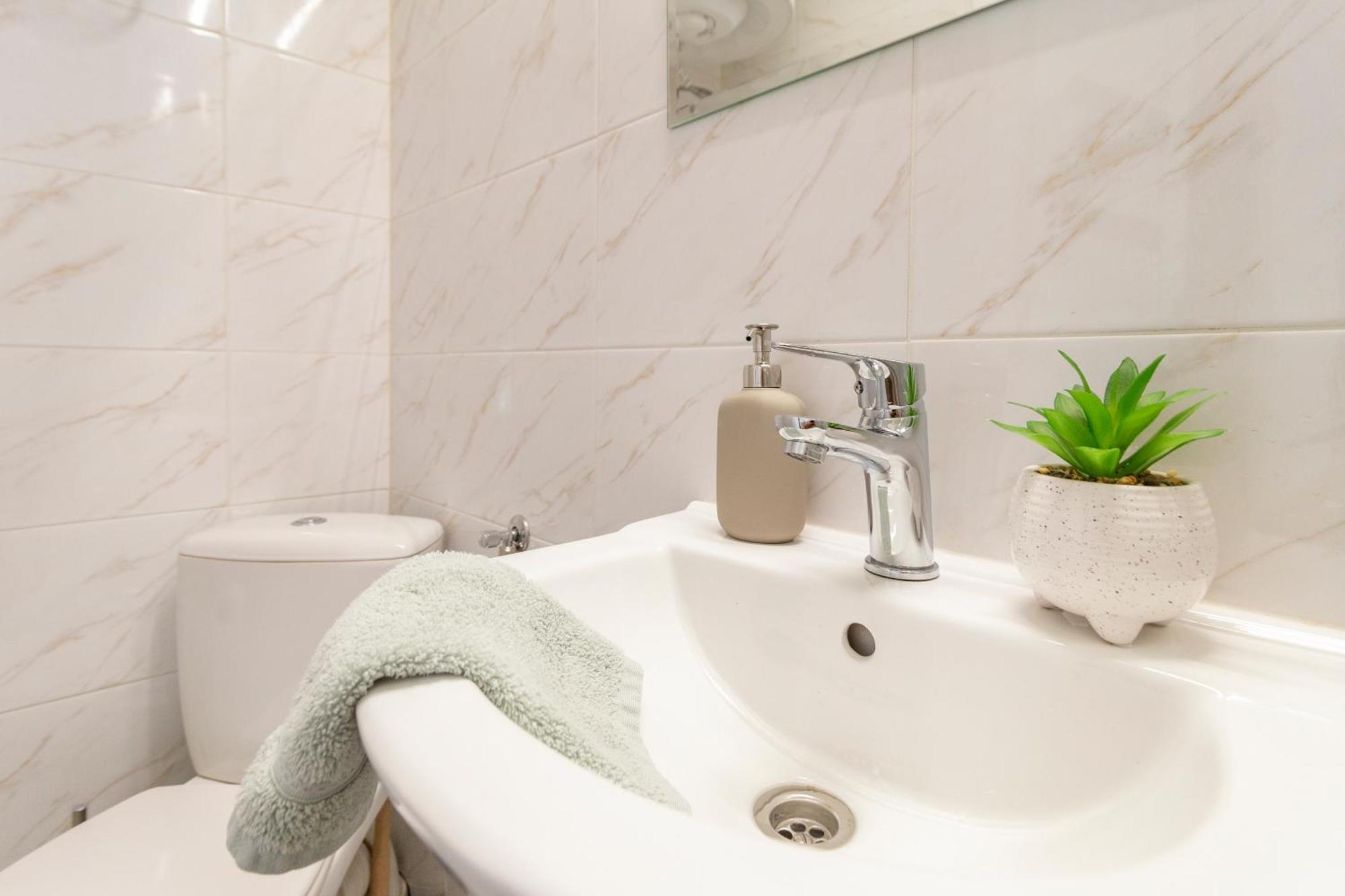 Apartment Alma In Cracow! 2 By The Gate To Old Town